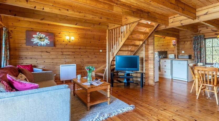 Photo of 3 Bed in Higher Clovelly