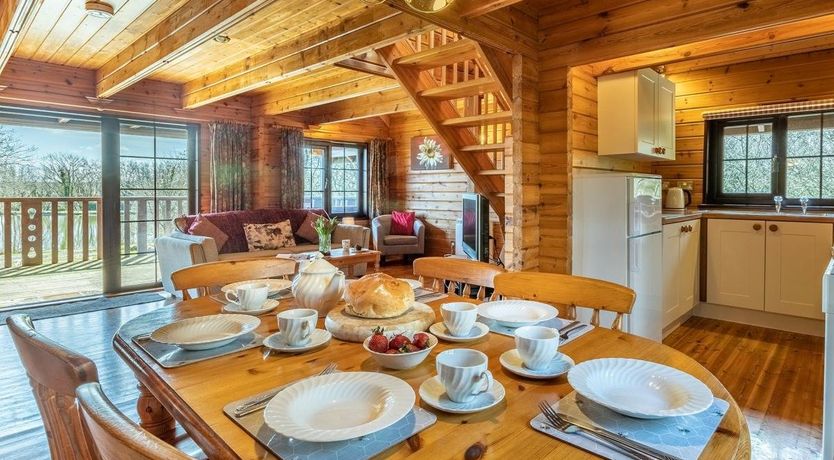 Photo of 3 Bed in Higher Clovelly