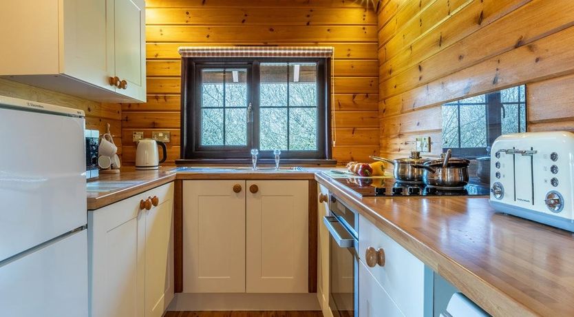 Photo of 3 Bed in Higher Clovelly