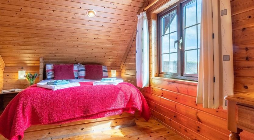 Photo of 3 Bed in Higher Clovelly