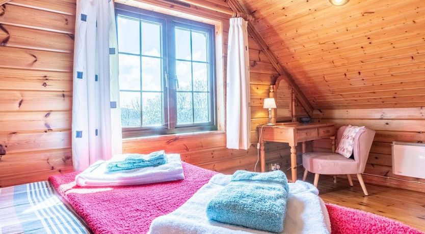 Photo of 3 Bed in Higher Clovelly