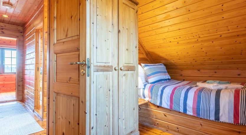 Photo of 3 Bed in Higher Clovelly