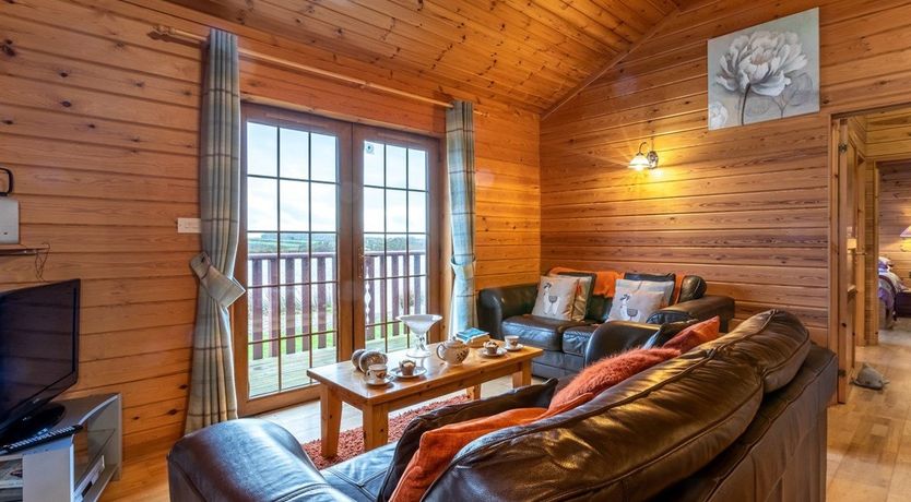 Photo of 3 Bed in Higher Clovelly