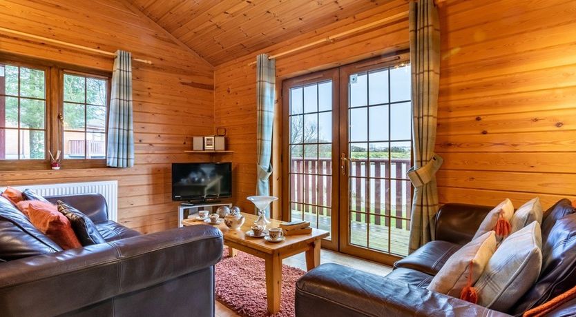 Photo of 3 Bed in Higher Clovelly