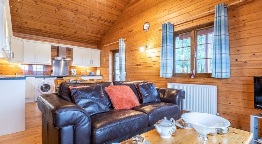 Photo of 3 Bed in Higher Clovelly