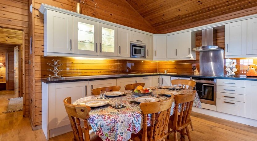 Photo of 3 Bed in Higher Clovelly