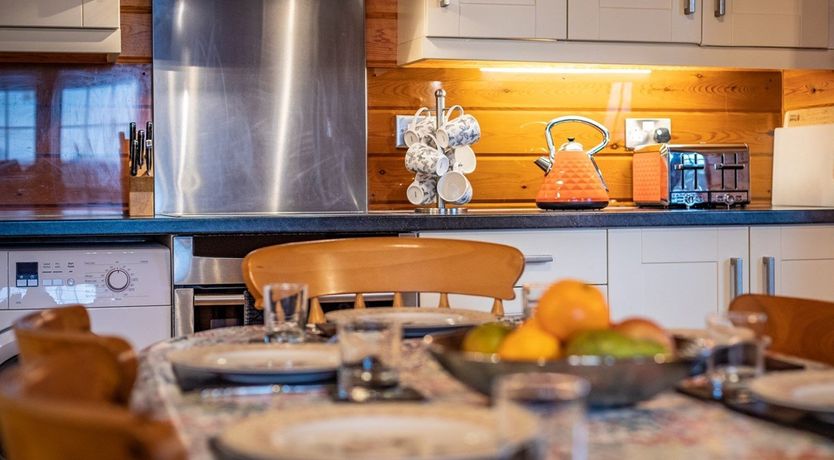 Photo of 3 Bed in Higher Clovelly