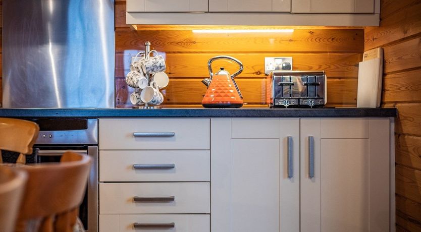 Photo of 3 Bed in Higher Clovelly