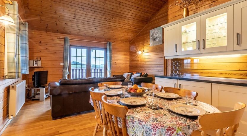 Photo of 3 Bed in Higher Clovelly