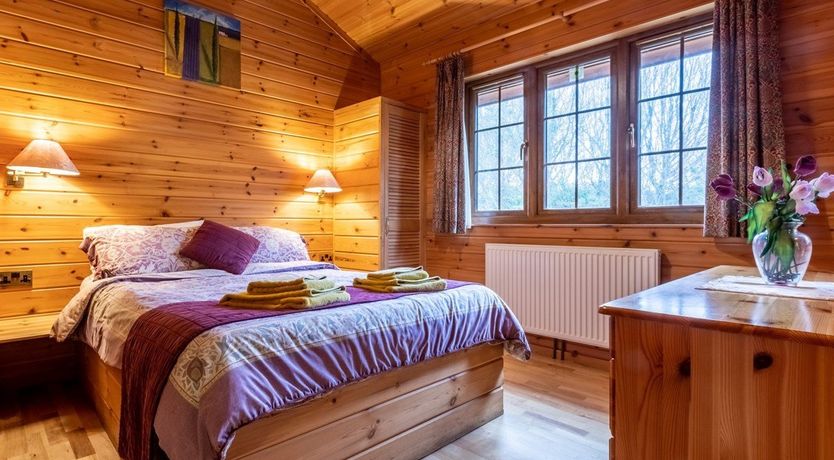 Photo of 3 Bed in Higher Clovelly