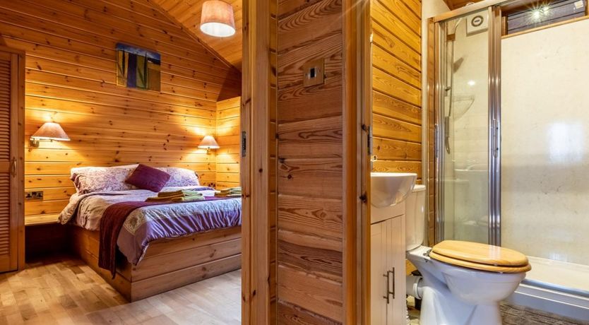 Photo of 3 Bed in Higher Clovelly