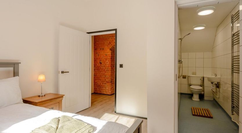 Photo of 3 Bed in Freshwater