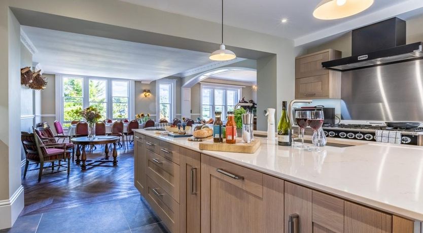 Photo of 10 Bed in Northam