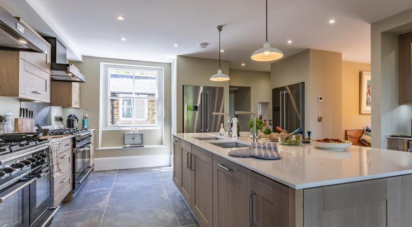 Photo of 10 Bed in Northam