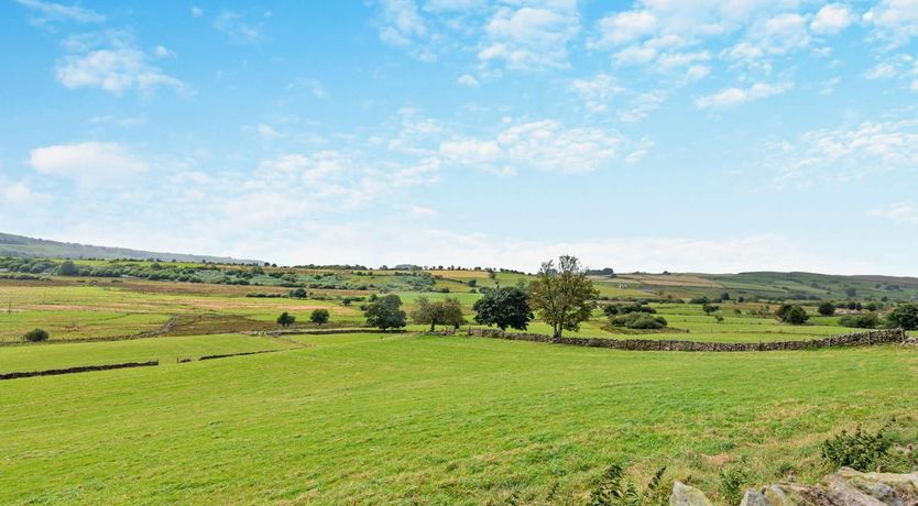 Photo of 4 Bed in Pentrefoelas