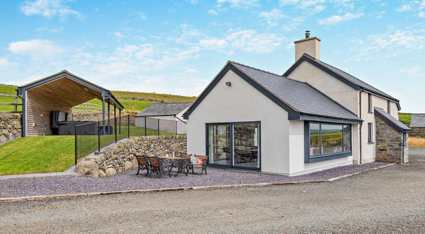 Photo of 4 Bed in Pentrefoelas