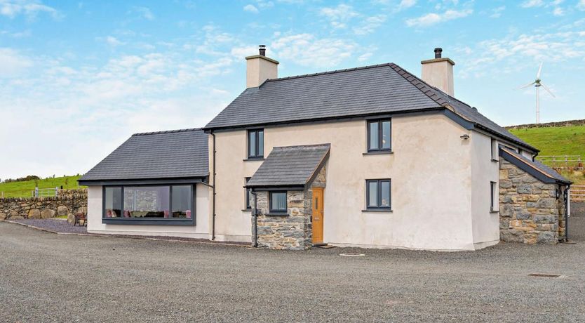 Photo of 4 Bed in Pentrefoelas