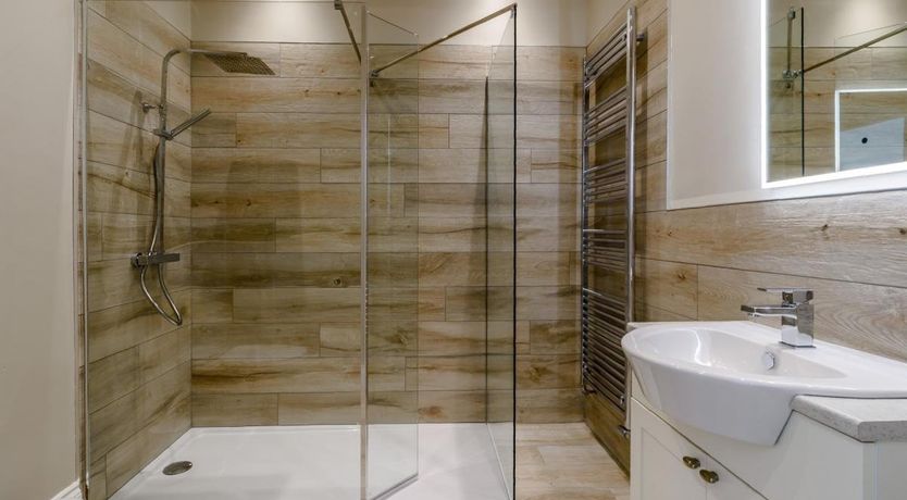 Photo of 6 Bed in East Barkwith