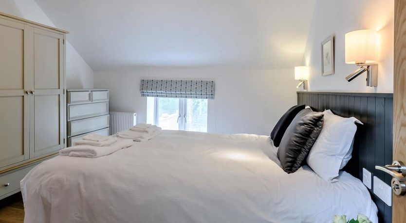 Photo of 6 Bed in East Barkwith