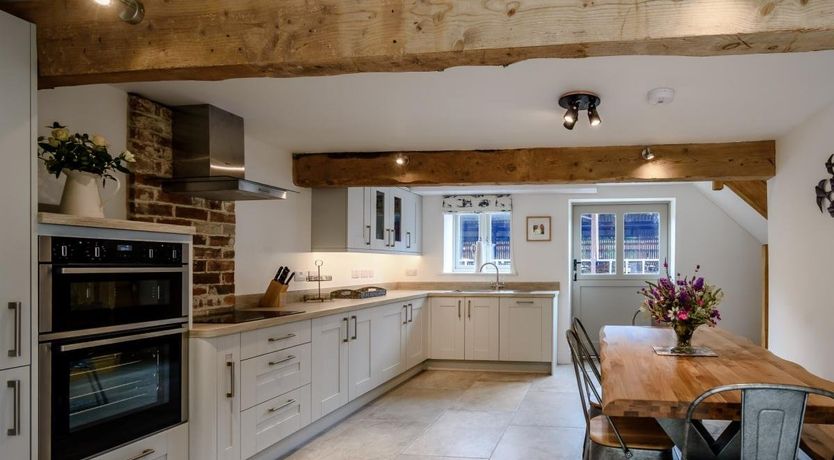 Photo of 6 Bed in East Barkwith