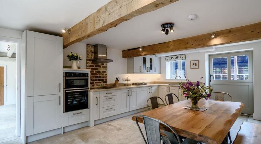 Photo of 6 Bed in East Barkwith