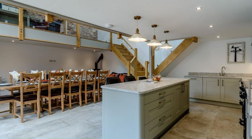 Photo of 6 Bed in East Barkwith