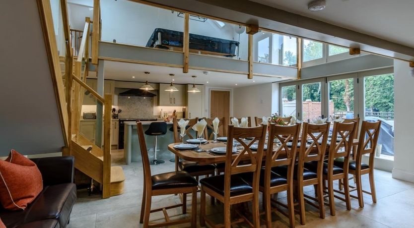 Photo of 6 Bed in East Barkwith