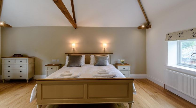 Photo of 6 Bed in East Barkwith