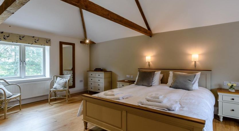 Photo of 6 Bed in East Barkwith