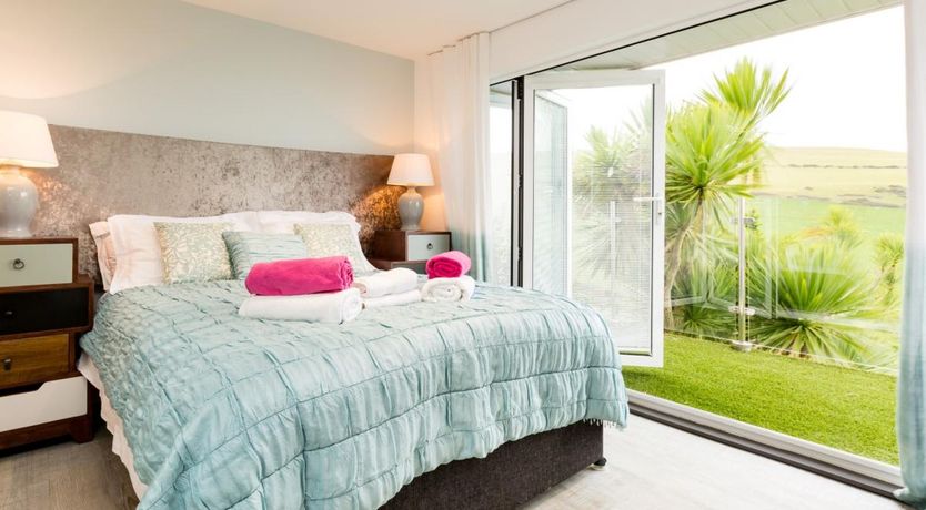 Photo of 6 Bed in Woolacombe