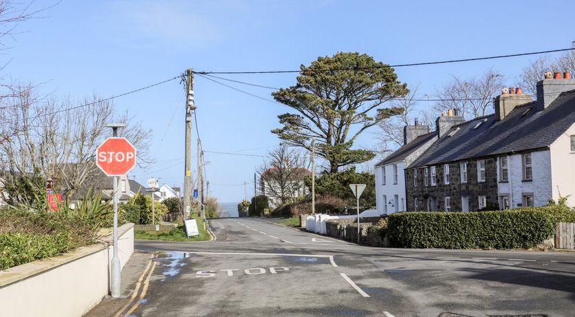 Photo of Y Gyfrinach