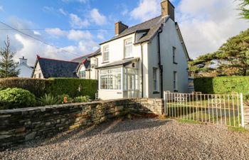 Ty'r Ysgol Holiday Cottage