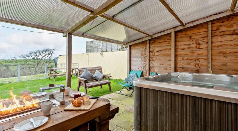 Photo of 4 Bed in Capel Seion