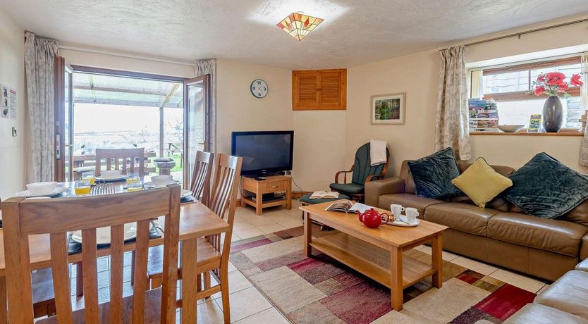 Photo of 4 Bed in Capel Seion