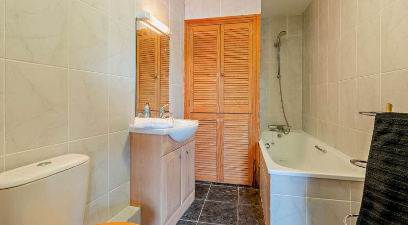 Photo of 4 Bed in Capel Seion