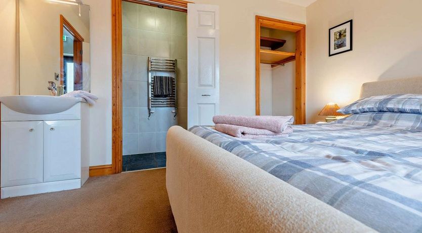 Photo of 4 Bed in Capel Seion