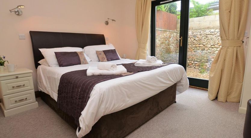 Photo of 2 Bed in Charmouth