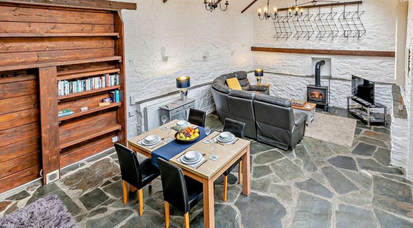 Photo of 1 Bed in Helstone