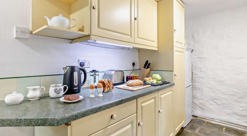 Photo of 1 Bed in Helstone