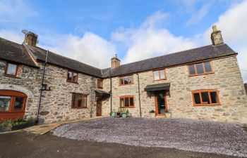 Maestyddyn Farm House Holiday Cottage