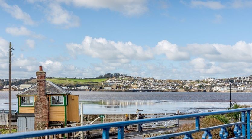 Photo of 7 Bed in Instow