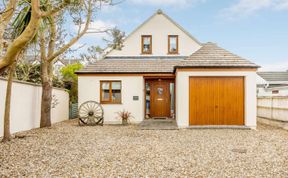 Photo of 4 Bed in Bude