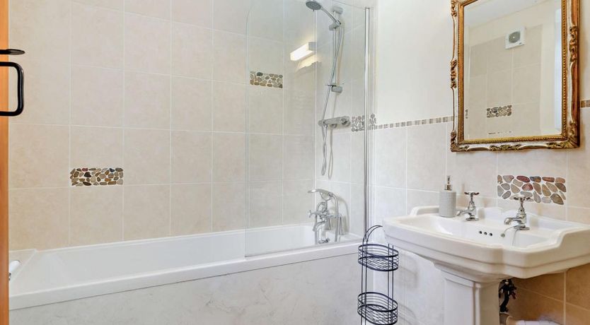 Photo of 2 Bed in South Hill