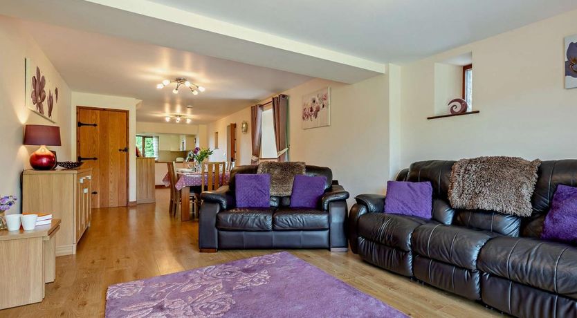 Photo of 3 Bed in North Hill