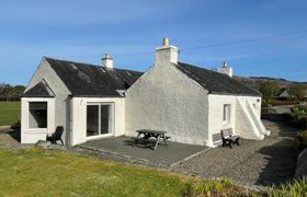 Tigh Grianach Holiday Cottage