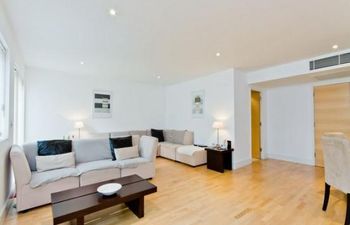 Three Bedroom Luxury Apartment Apartment