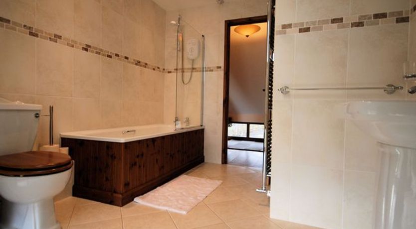 Photo of 3 Bed in Cwmdu