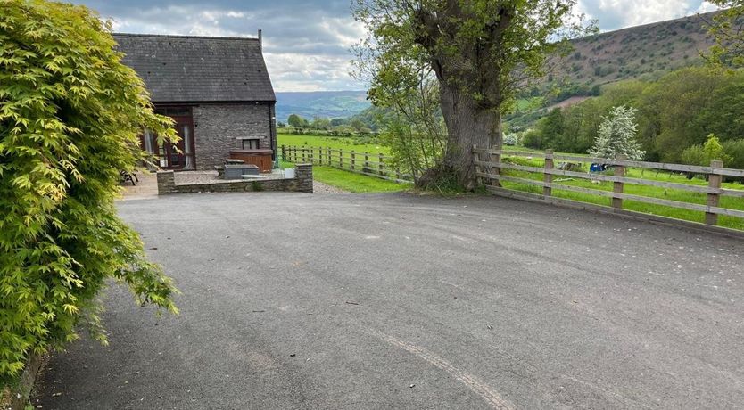 Photo of 3 Bed in Cwmdu