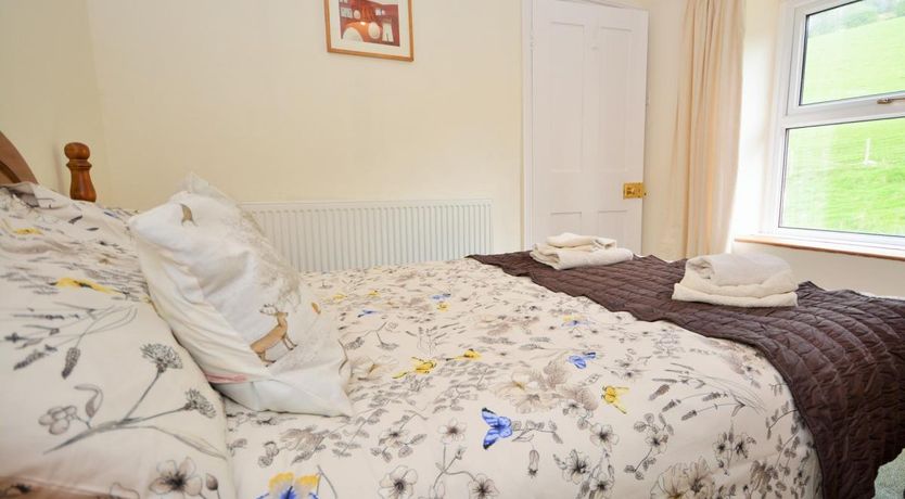 Photo of 4 Bed in Cwmdu