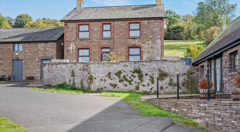 Photo of 4 Bed in Crickhowell